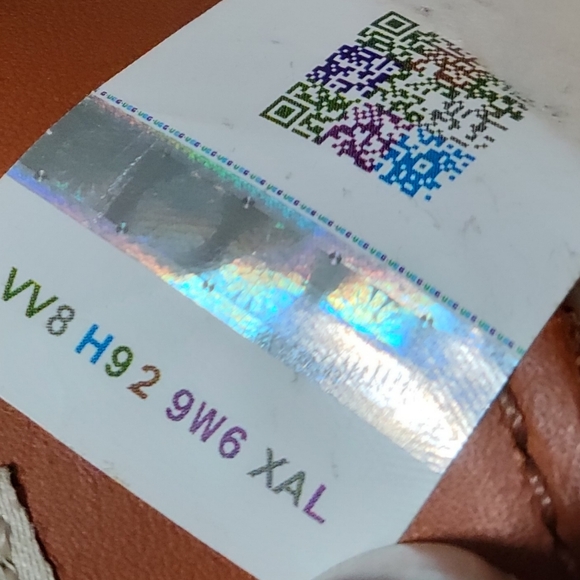 UGG-Vibram Women's Tan Leather and Black Lace-Up Winter Boots- Sheepskin SZ 7 - Picture 7 of 12